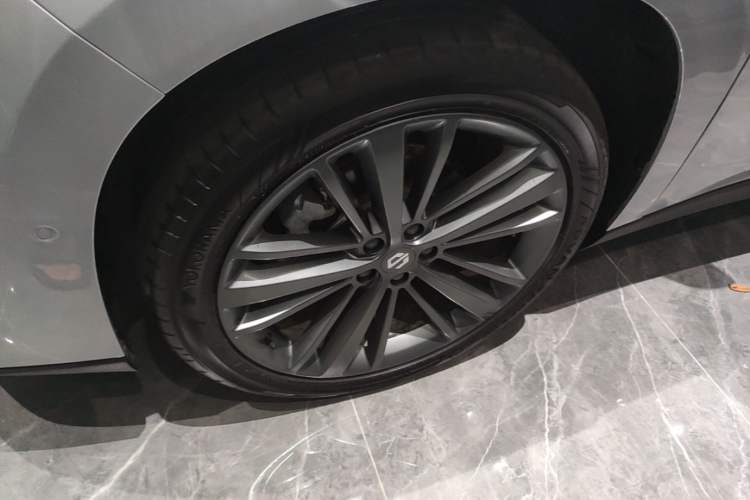 Used Leapmotor C16 2024 Pure Electric 520 Deluxe Edition Left Front Wheel Hub