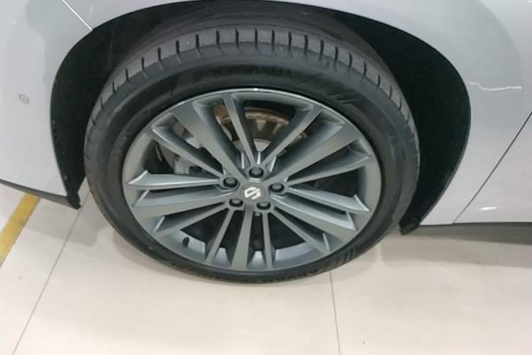Used Leapmotor C16 2024 Pure Electric 520 Deluxe Edition Left Front Wheel Hub