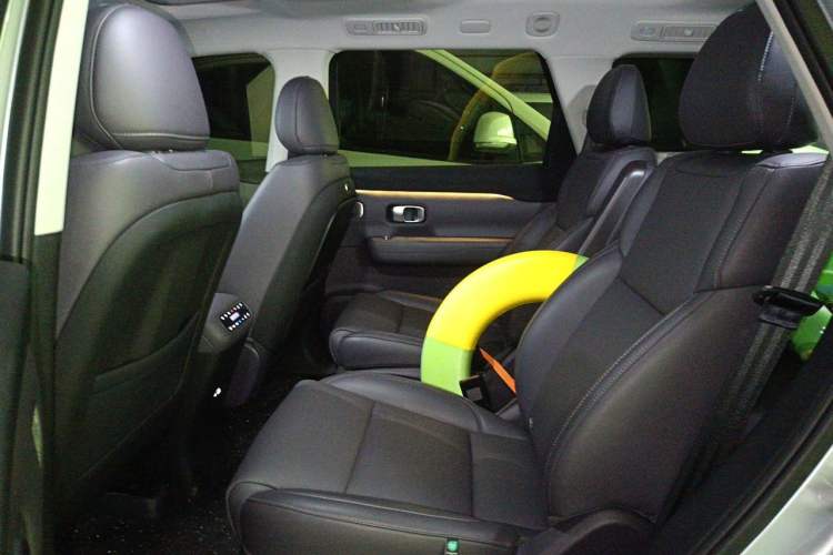Used Leapmotor C16 2024 Pure Electric 520 Deluxe Edition Left Rear Seat