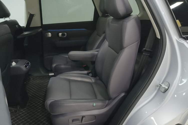 Used Leapmotor C16 2024 Pure Electric 520 Deluxe Edition Left Rear Seat