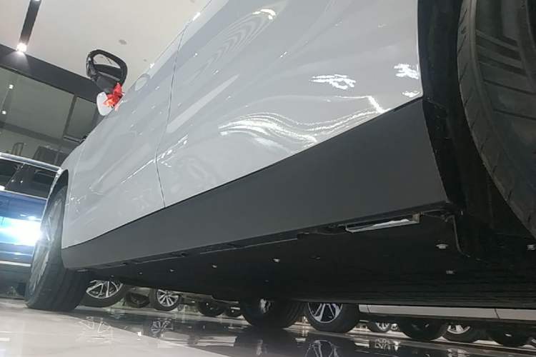 Used Leapmotor C16 2024 All-Electric 580 Luxury Edition Left Side Sill