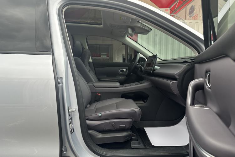 Used Leapmotor C16 2024 Range-Extended 200 Luxury Edition Right Front Seat