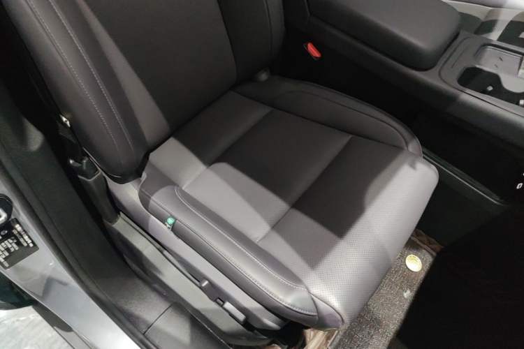 Used Leapmotor C16 2024 Pure Electric 520 Deluxe Edition Right Front Seat