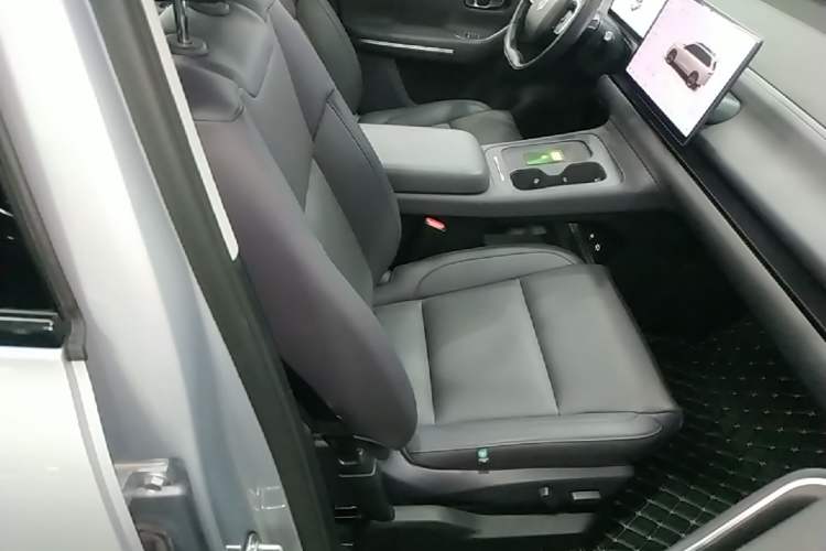 Used Leapmotor C16 2024 Pure Electric 520 Deluxe Edition Right Front Seat