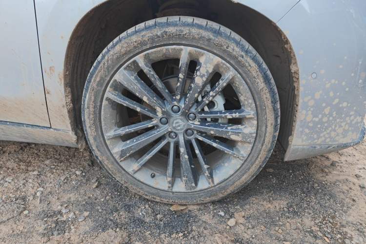 Used Leapmotor C16 2024 Range-Extended 200 Luxury Edition Right Front Wheel Hub