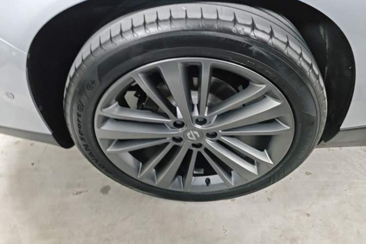 Used Leapmotor C16 2024 Pure Electric 520 Deluxe Edition Right Rear Wheel Hub