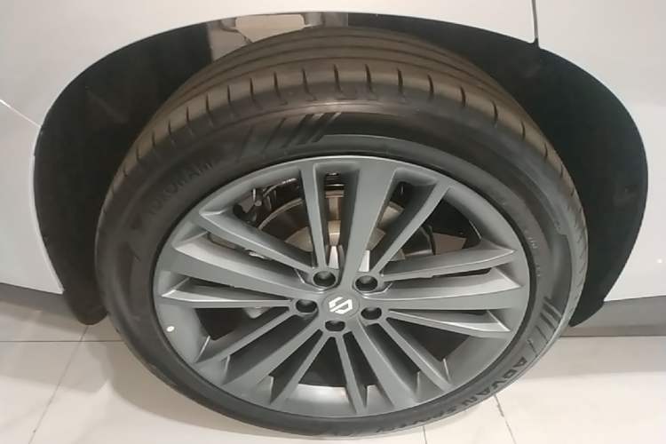 Used Leapmotor C16 2024 All-Electric 580 Luxury Edition Right Rear Wheel Hub