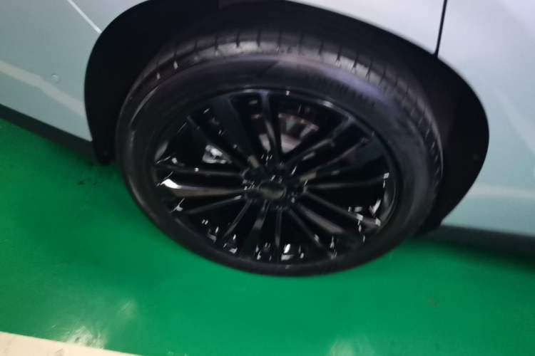 Used Leapmotor C16 2024 Range-Extended 200 Luxury Edition Right Rear Wheel Hub