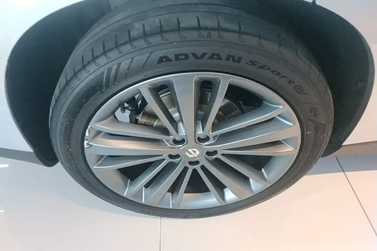 Used Leapmotor C16 2024 All-Electric 520 LiDAR Edition Right Rear Wheel Hub