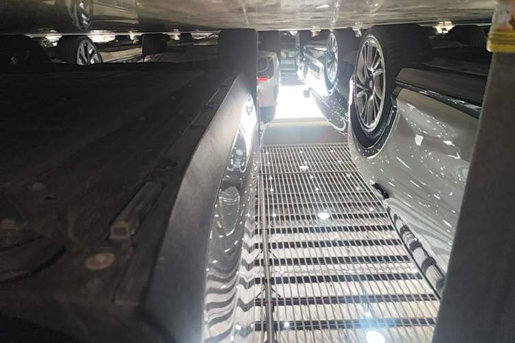 Used Leapmotor C16 2024 All-Electric 580 Luxury Edition Right Side Sill
