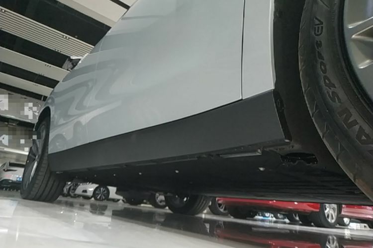 Used Leapmotor C16 2024 All-Electric 580 Luxury Edition Right Side Sill