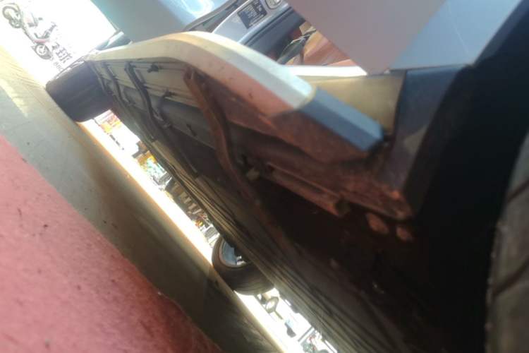 Used Leapmotor C16 2024 All-Electric 520 LiDAR Edition Right Side Sill