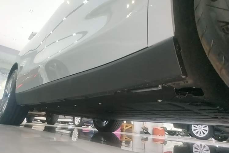 Used Leapmotor C16 2024 All-Electric 580 Luxury Edition Right Side Sill