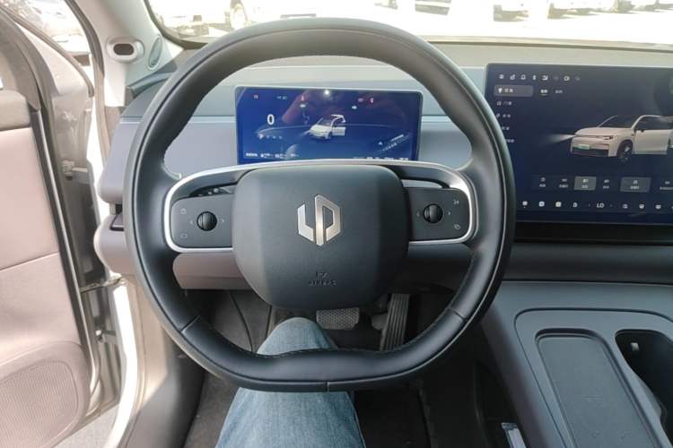 Used Leapmotor C16 2024 Range-Extended 200 LiDAR Edition Steering Wheel
