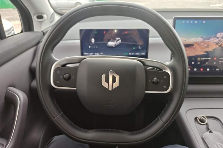 Used Leapmotor C16 2024 Range-Extended 200 LiDAR Edition Steering Wheel