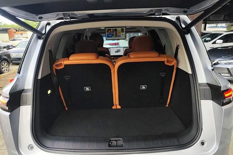 Used Leapmotor C16 2024 Range-Extended 200 LiDAR Edition Trunk