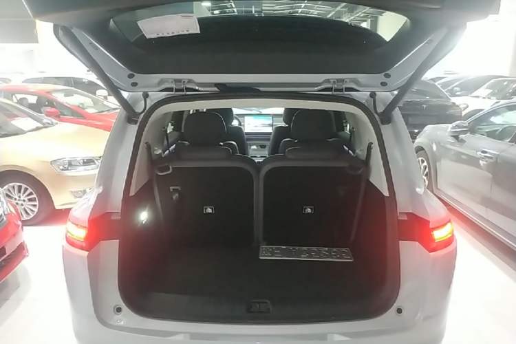 Used Leapmotor C16 2024 All-Electric 580 Luxury Edition Trunk
