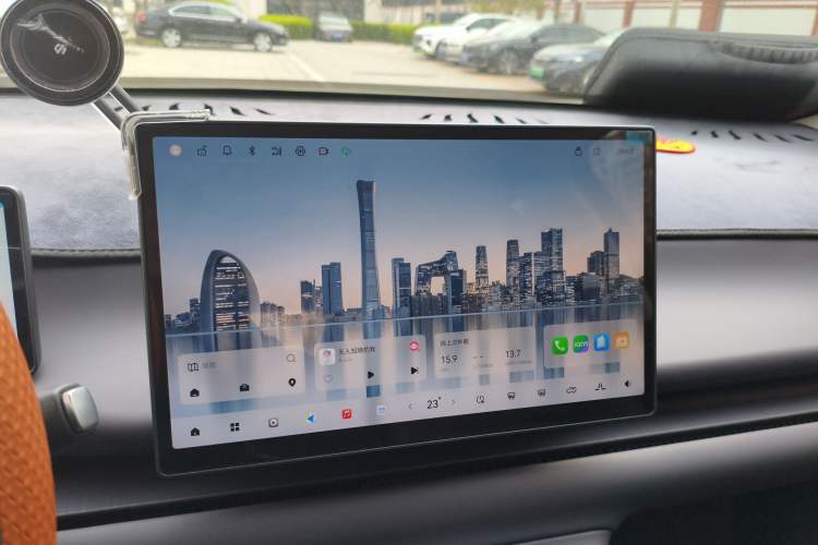 Used Leapmotor C16 2024 Range-Extended 200 Luxury Edition Audio And AC Panel