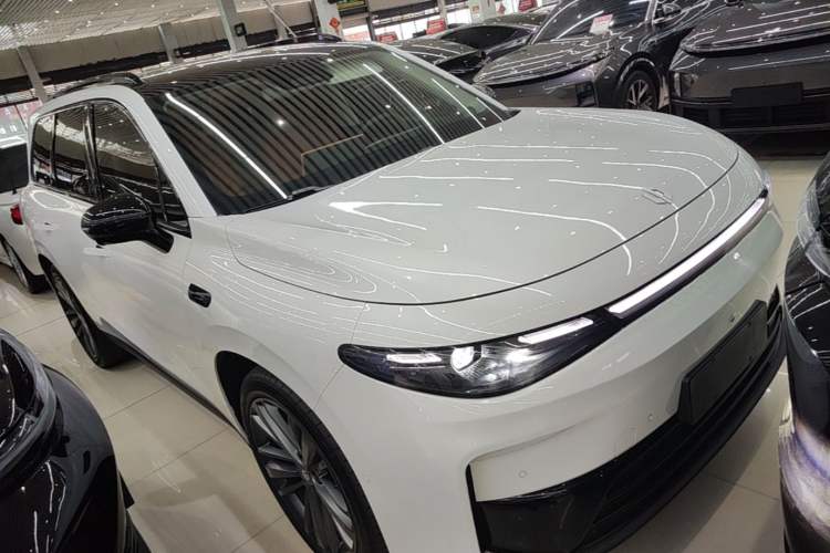 Used Leapmotor C16 2024 Range-Extended 200 Luxury Edition Front Right 45 Deg
