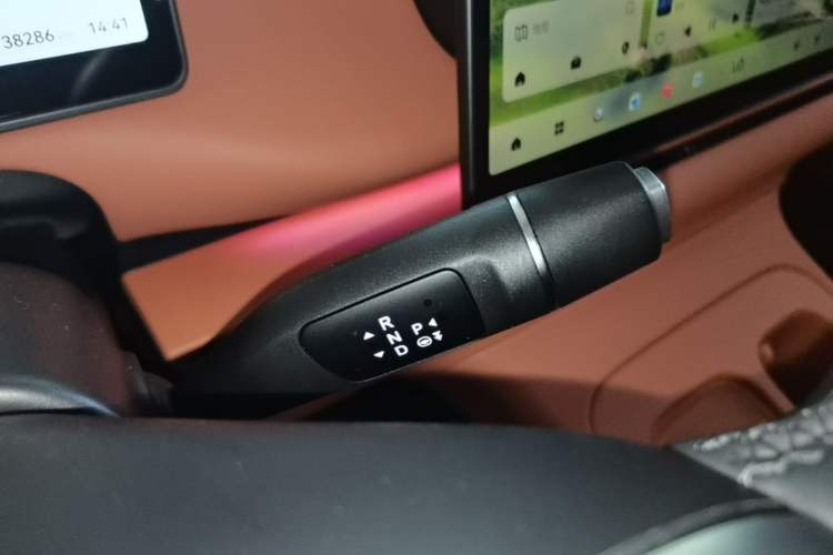 Used Leapmotor C16 2024 Range-Extended 200 Luxury Edition Gear Lever
