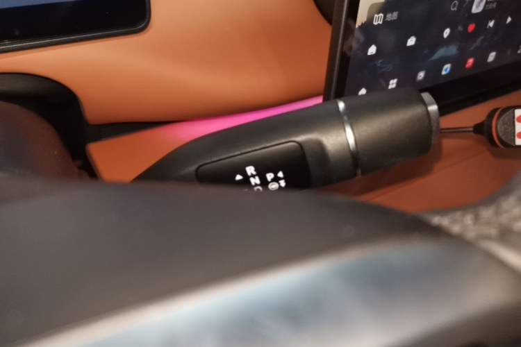 Used Leapmotor C16 2024 Range-Extended 200 Luxury Edition Gear Lever