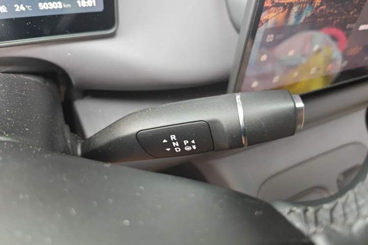 Used Leapmotor C16 2024 Range-Extended 200 Luxury Edition Gear Lever