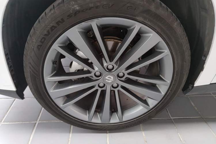 Used Leapmotor C16 2024 Range-Extended 200 Luxury Edition Left Front Wheel Hub