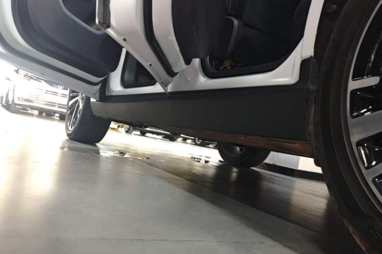 Used Leapmotor C16 2024 Range-Extended 200 Luxury Edition Left Side Sill