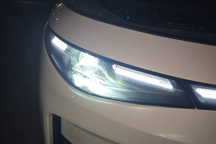 Used Leapmotor C16 2024 Range-Extended 200 Luxury Edition Right Front Headlight