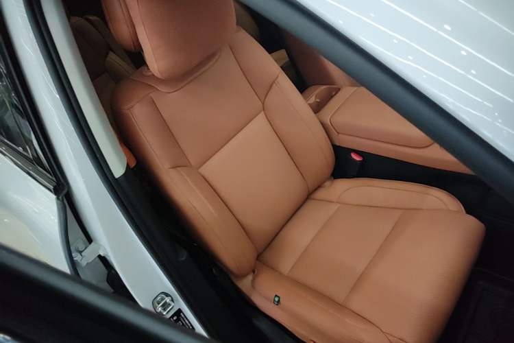 Used Leapmotor C16 2024 Range-Extended 200 Luxury Edition Right Front Seat