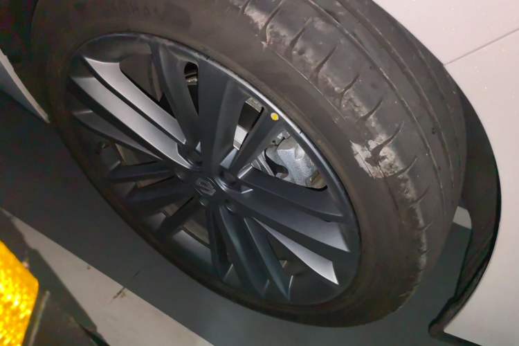 Used Leapmotor C16 2024 Range-Extended 200 Luxury Edition Right Front Wheel Hub