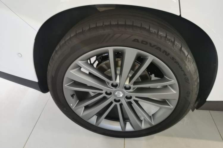 Used Leapmotor C16 2024 All-Electric 520 LiDAR Edition Right Rear Wheel Hub