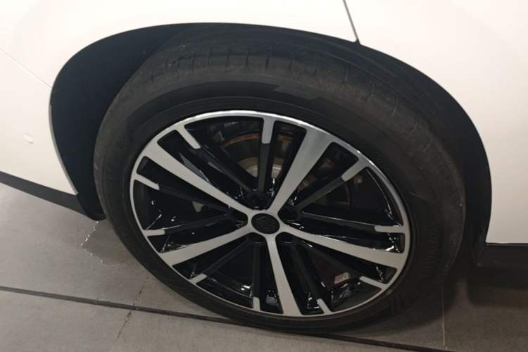 Used Leapmotor C16 2024 Range-Extended 200 Luxury Edition Right Rear Wheel Hub