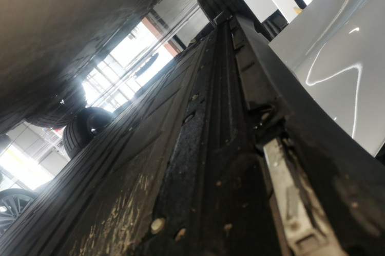 Used Leapmotor C16 2024 All-Electric 520 LiDAR Edition Right Side Sill