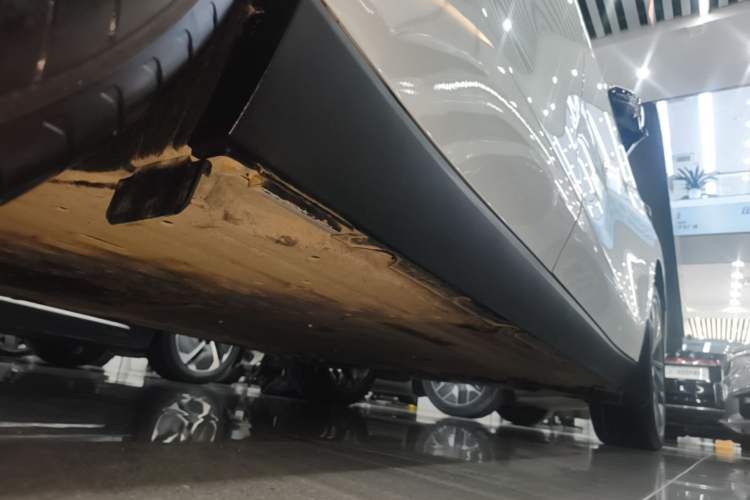 Used Leapmotor C16 2024 Range-Extended 200 Luxury Edition Right Side Sill