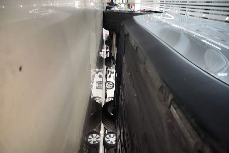 Used Leapmotor C16 2024 Range-Extended 200 Luxury Edition Right Side Sill