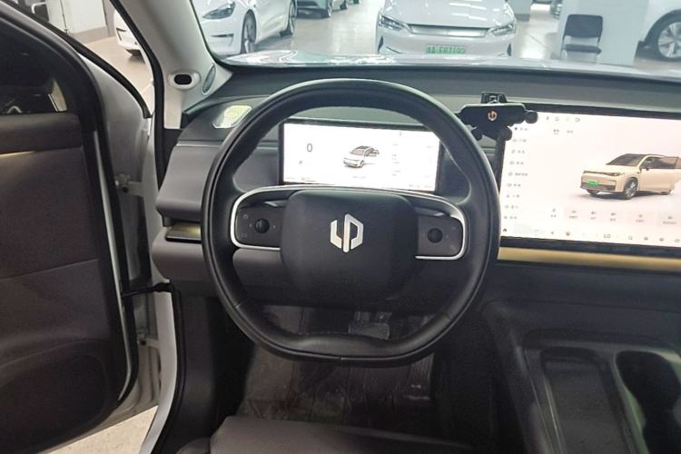 Used Leapmotor C16 2024 Pure Electric 520 Deluxe Edition Steering Wheel