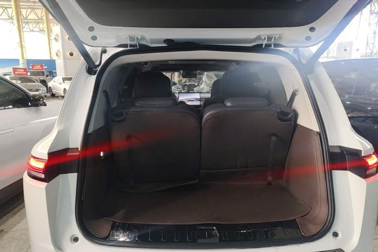 Used Leapmotor C16 2024 Range-Extended 200 Luxury Edition Trunk