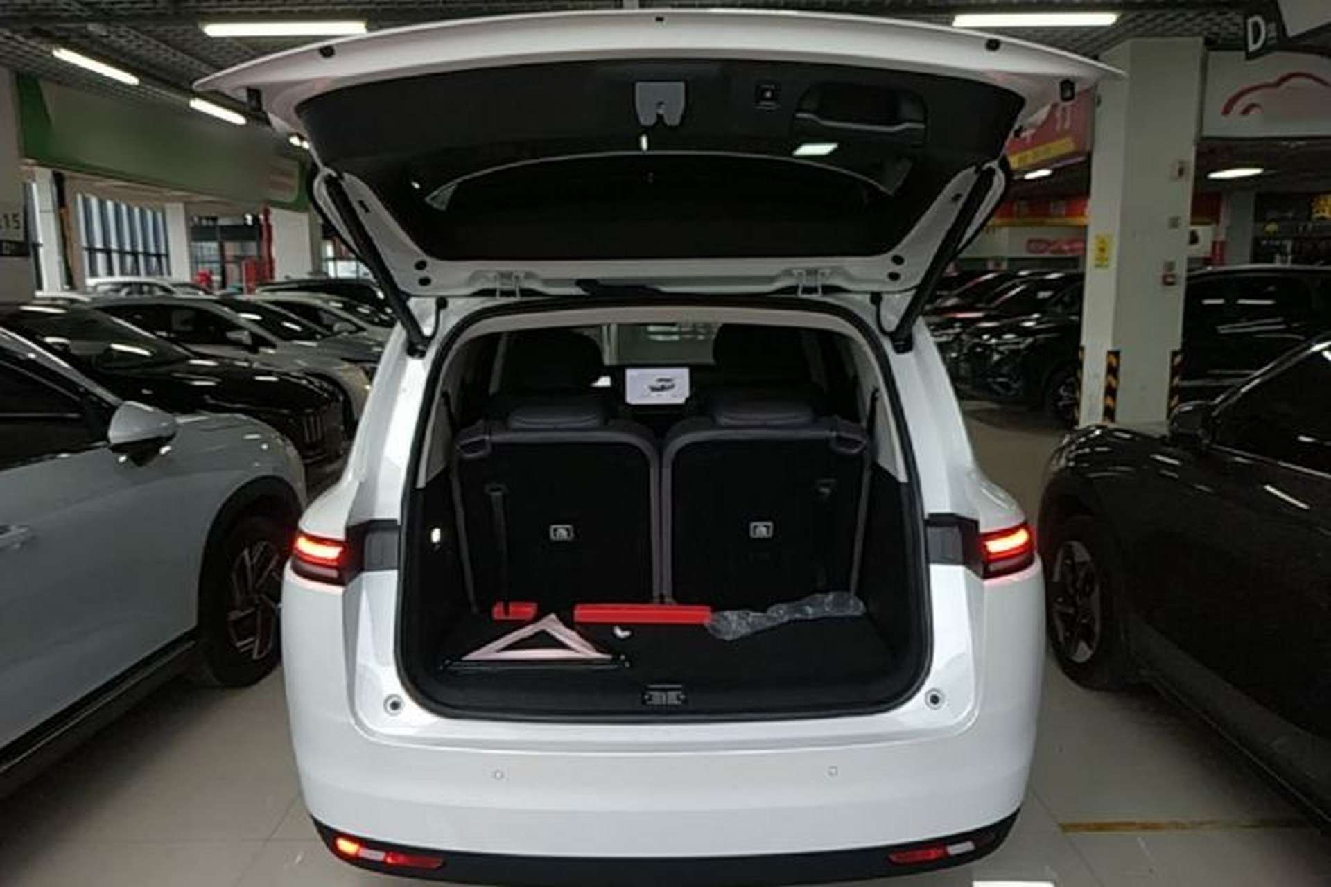 Used Leapmotor C16 2024 Range-Extended 200 LiDAR Edition Trunk
