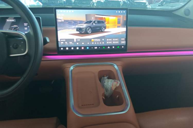 Used Leapmotor C16 2026 Extended-Range 280 LiDAR Zhizun Edition 6 Seats Audio And AC Panel
