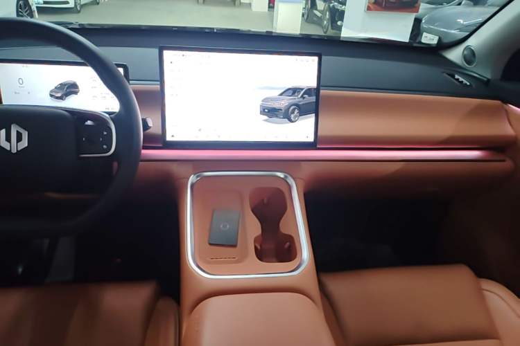 Used Leapmotor C16 2026 Extended-Range 280 LiDAR Zhizun Edition 6 Seats Audio And AC Panel