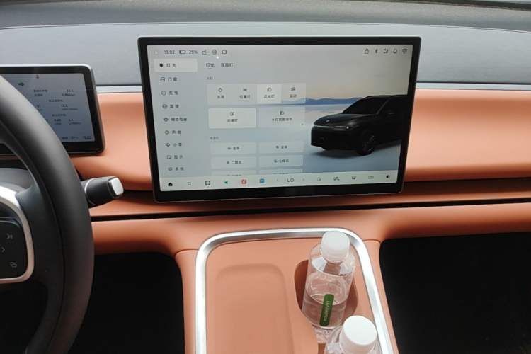 Used Leapmotor C16 2026 Extended-Range 280 LiDAR Zhizun Edition 6 Seats Audio And AC Panel