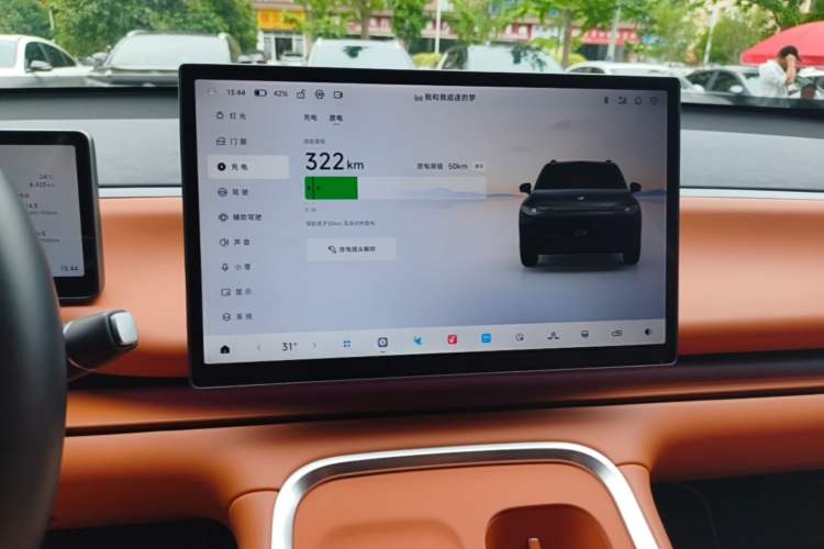 Used Leapmotor C16 2026 Extended-Range 280 LiDAR Zhizun Edition 6 Seats Audio And AC Panel