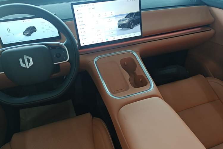 Used Leapmotor C16 2026 Extended-Range 280 LiDAR Zhizun Edition 6 Seats Audio And AC Panel