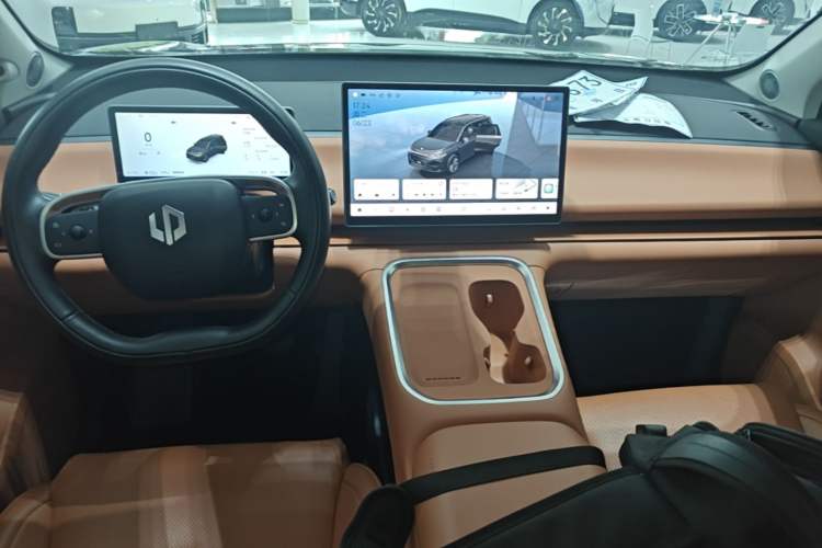 Used Leapmotor C16 2026 Extended-Range 280 LiDAR Zhizun Edition 6 Seats Audio And AC Panel