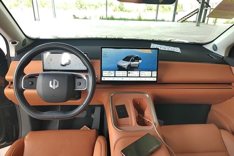 Used Leapmotor C16 2026 Extended-Range 280 LiDAR Zhizun Edition 6 Seats Center Console