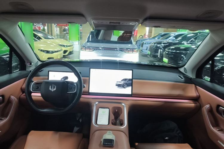 Used Leapmotor C16 2026 Extended-Range 280 LiDAR Zhizun Edition 6 Seats Center Console