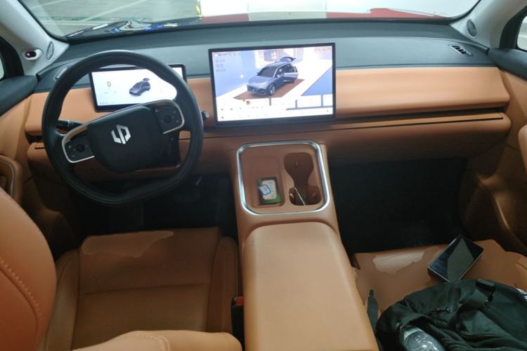 Used Leapmotor C16 2026 All-Electric 630 LiDAR Zhizun Edition 6 Seats Center Console