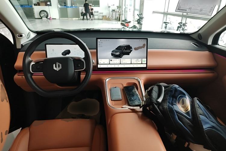 Used Leapmotor C16 2026 Extended-Range 280 LiDAR Zhizun Edition 6 Seats Center Console