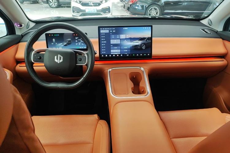 Used Leapmotor C16 2026 Extended-Range 280 LiDAR Zhizun Edition 6 Seats Center Console